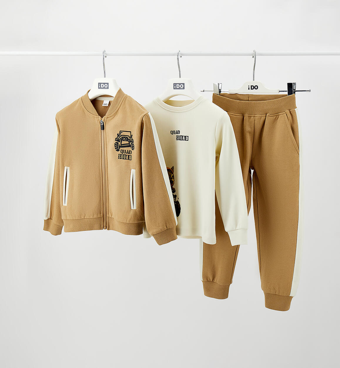 Chandal 3 piezas chaqueta cremallera, camiseta y pantalón