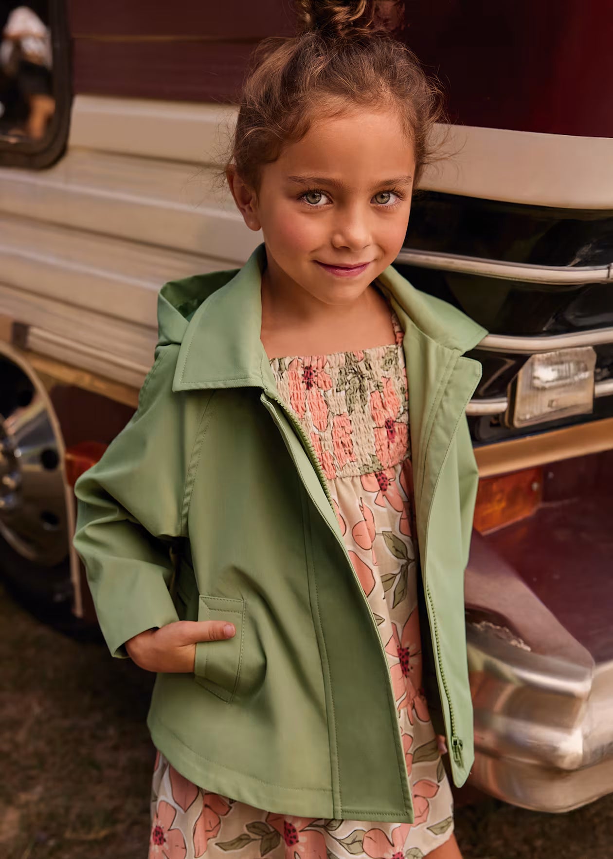 Cortavientos elegante niña tipo gabardina