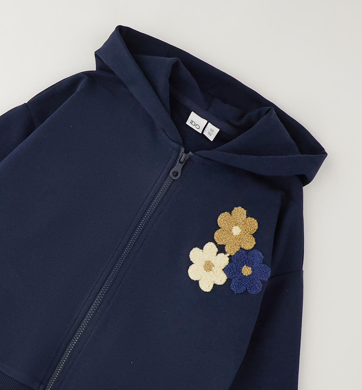 Sudadera cremallera flores relieve