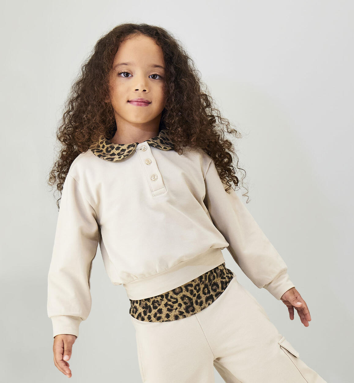 Sudadera cuello babero estampado animal print