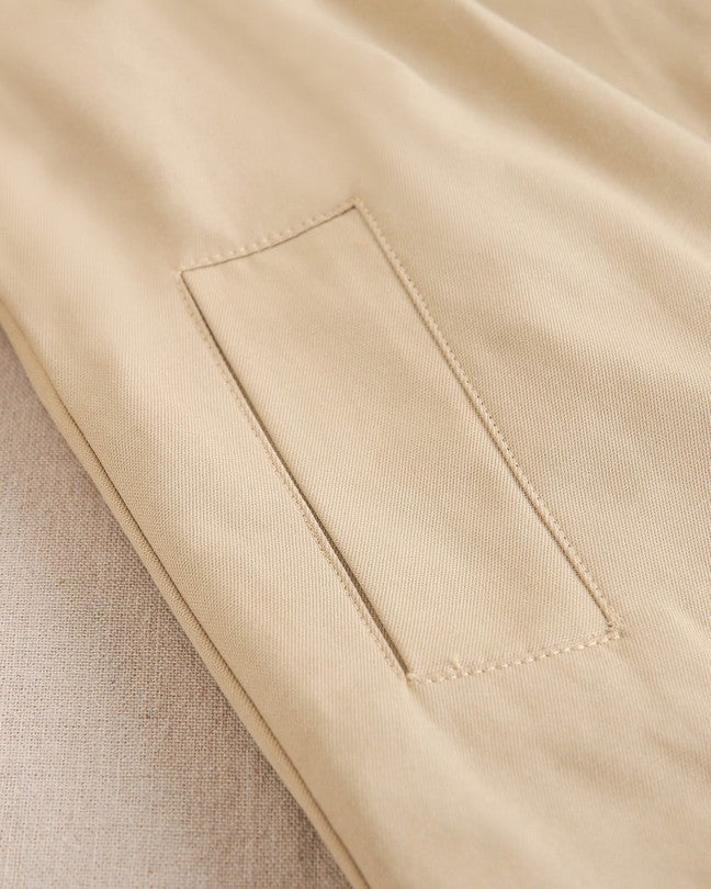 Gabardina De Niña Beige Con Bordado En El Cuello