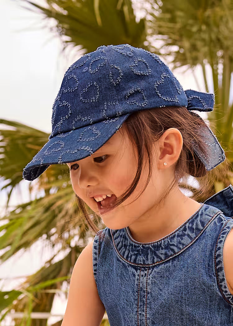 Gorra cierre lazo niña