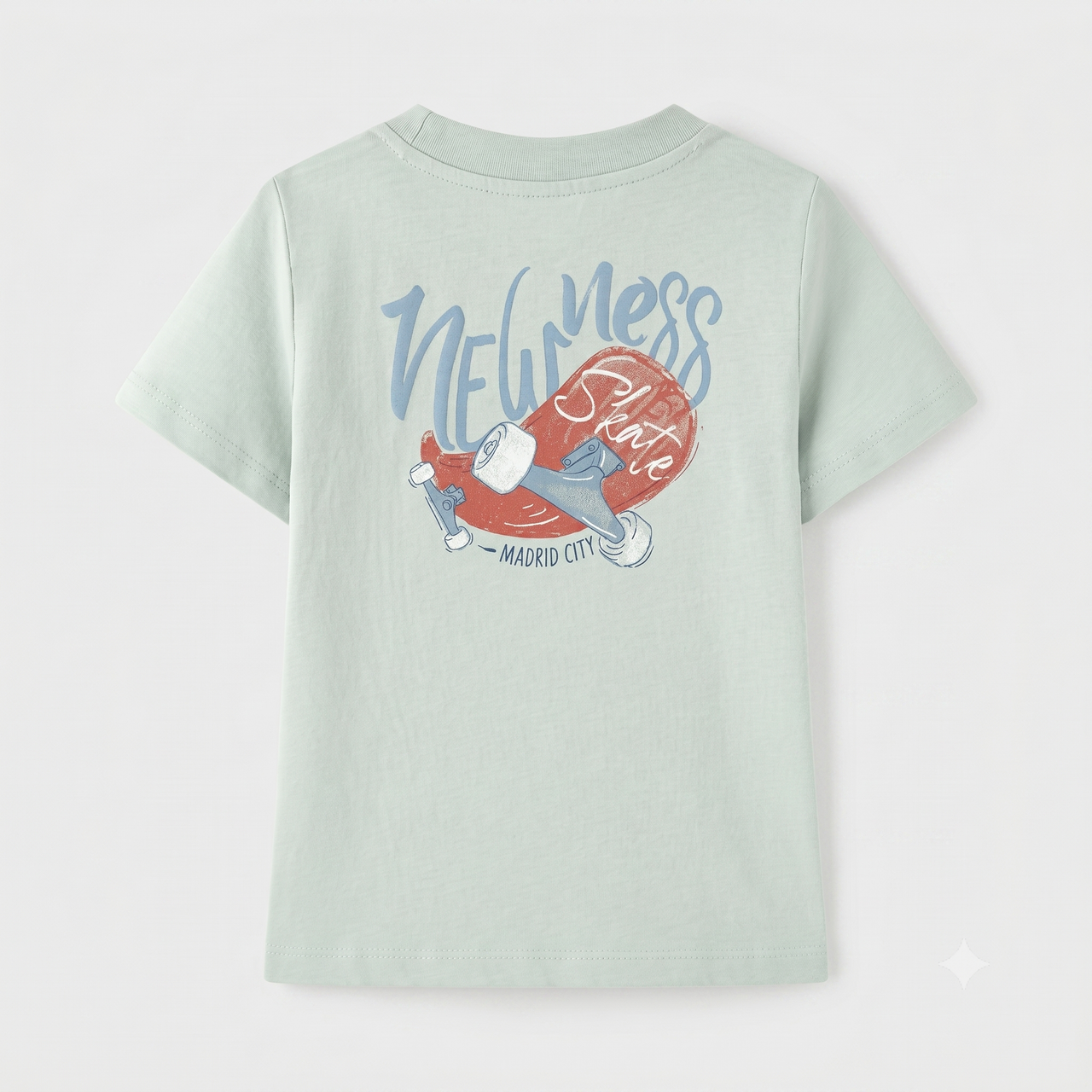 Camiseta Newness niño  con estampado Skate.
