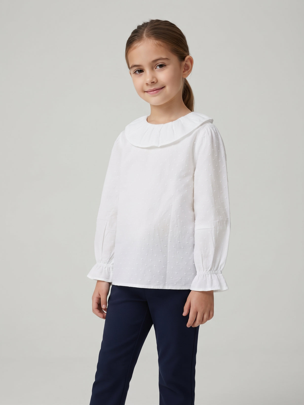 Blusa blanca cuello plisado niña