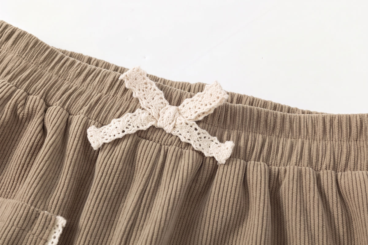 Pantalón micropana bolsillos parche tostado niña