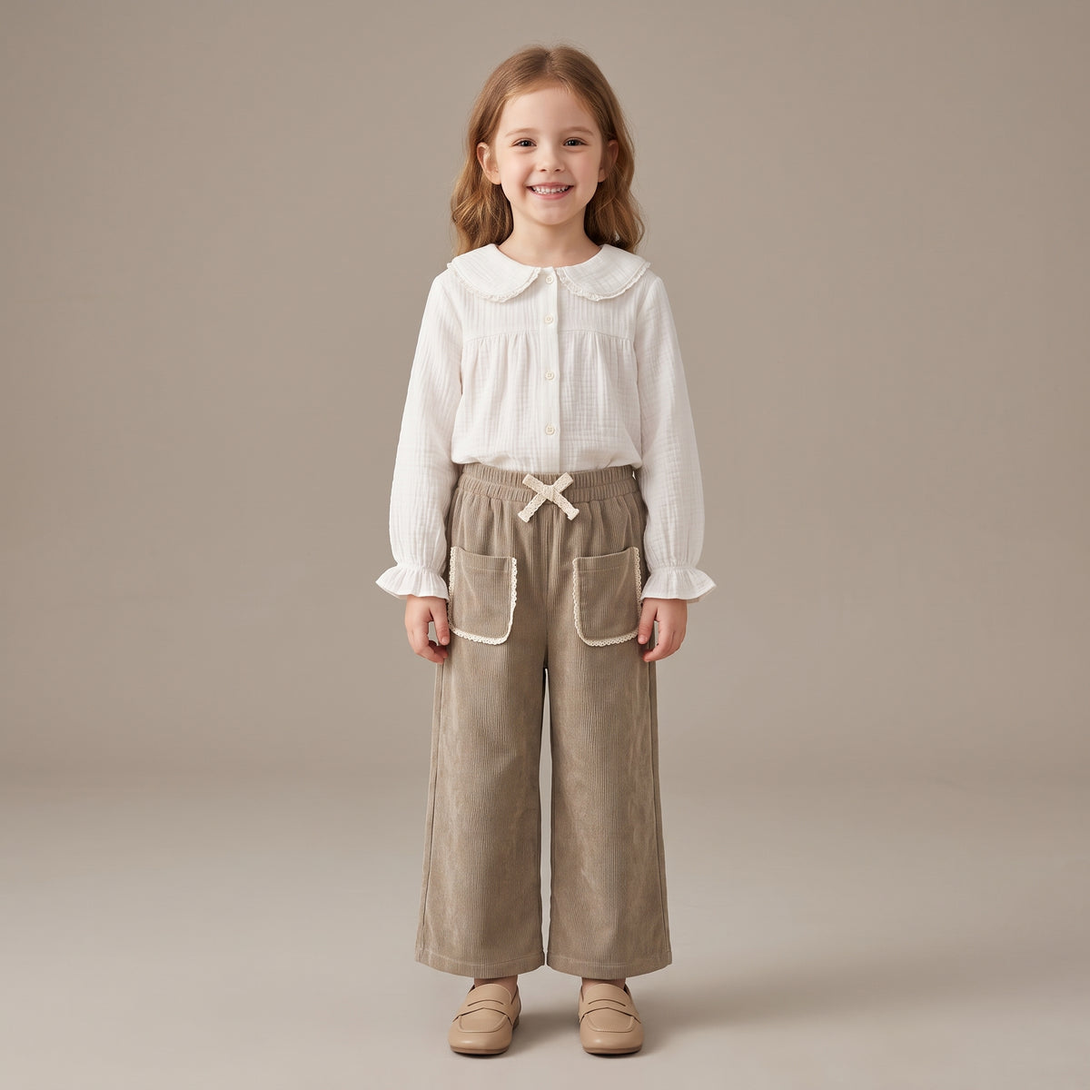 Pantalón micropana bolsillos parche tostado niña