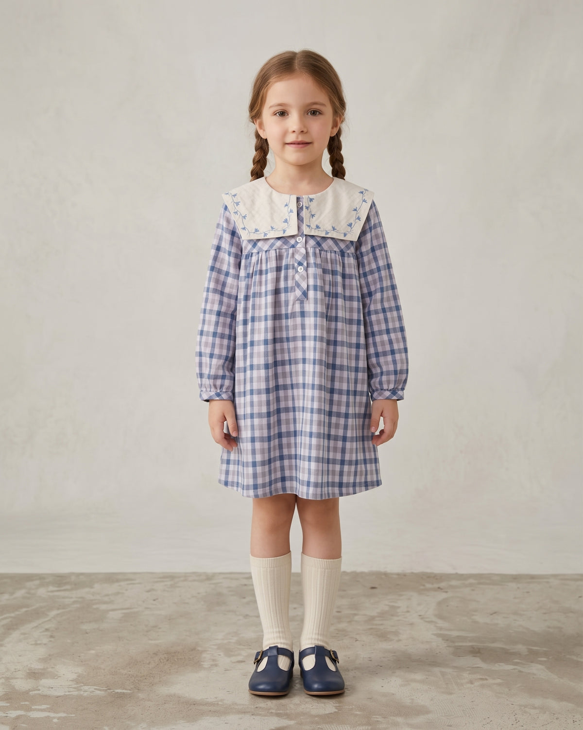 Vestido manga larga cuadros cuello babero niña