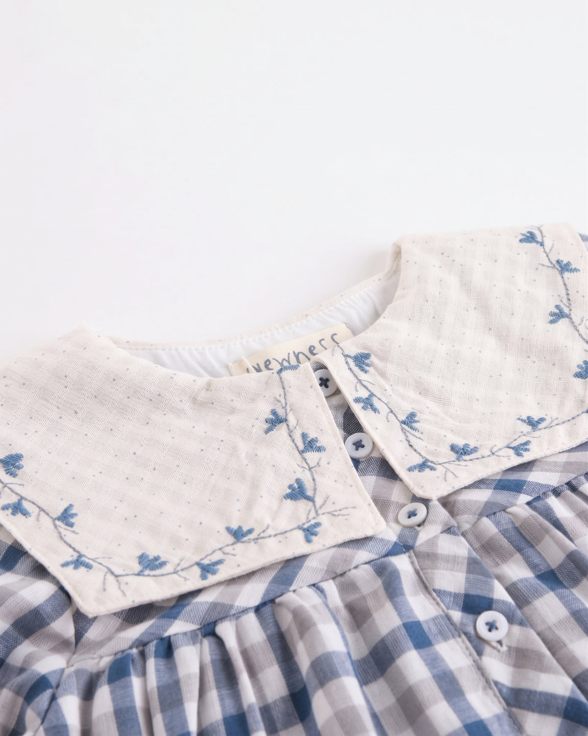 Vestido manga larga cuadros cuello babero niña