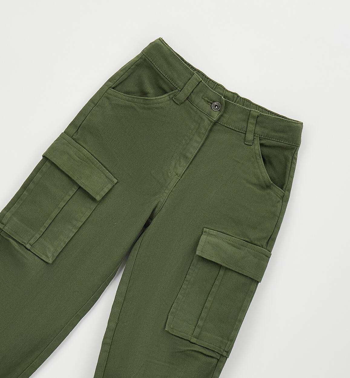 Pantalón cargo con puño