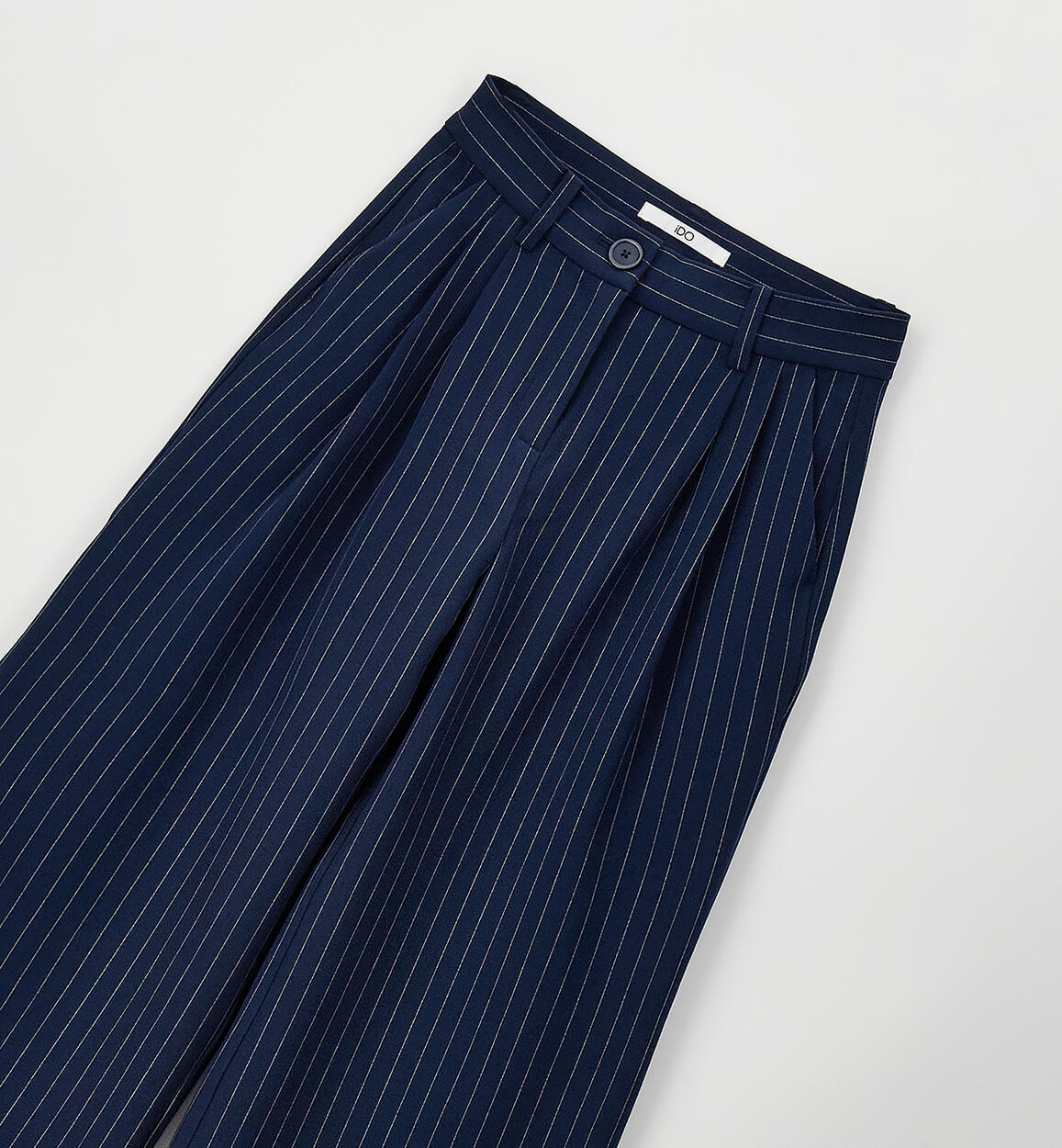 Pantalón largo corte recto raya diplomatica
