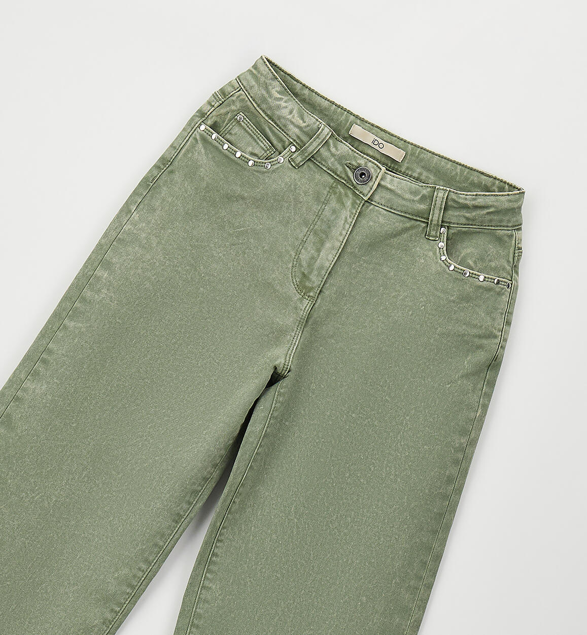Pantalón largo de tejido con tachuelas