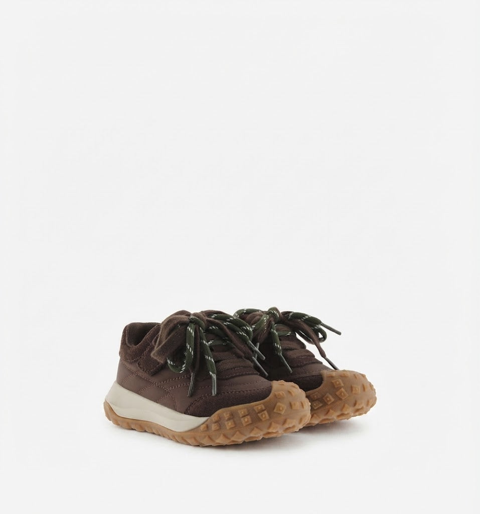 Zapatilla deportiva para niña con doble cordón