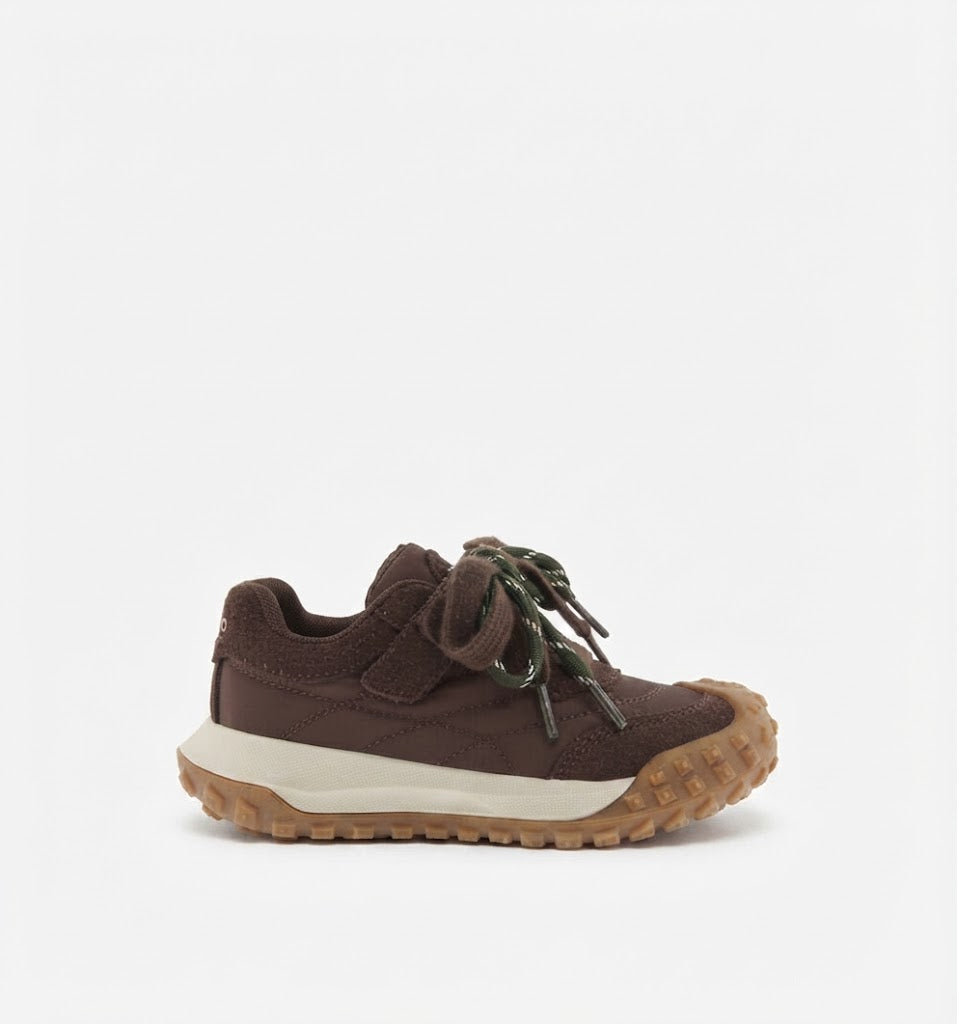 Zapatilla deportiva para niña con doble cordón