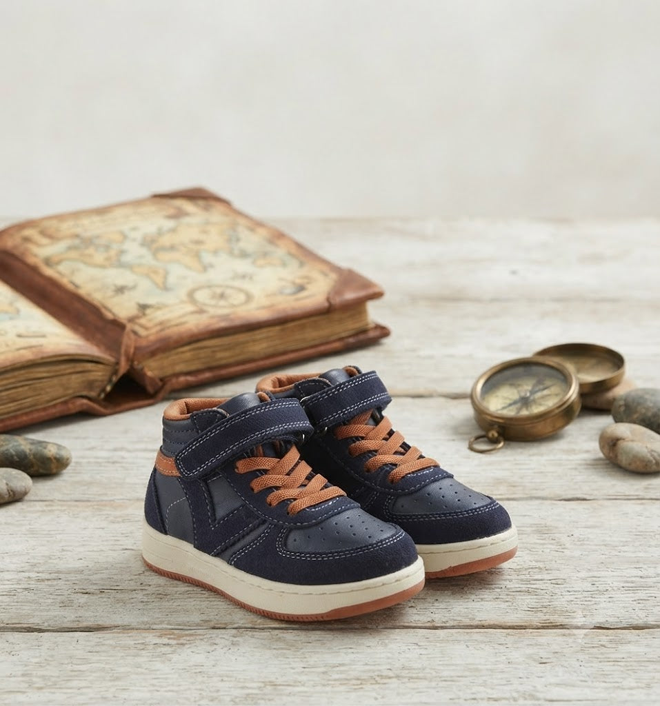 Zapatillas altas para niño con cordón elástico