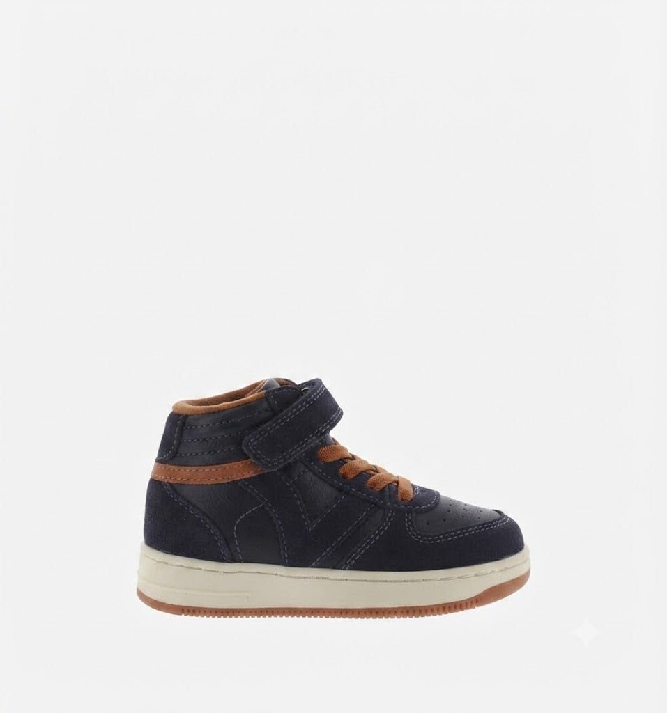 Zapatillas altas para niño con cordón elástico