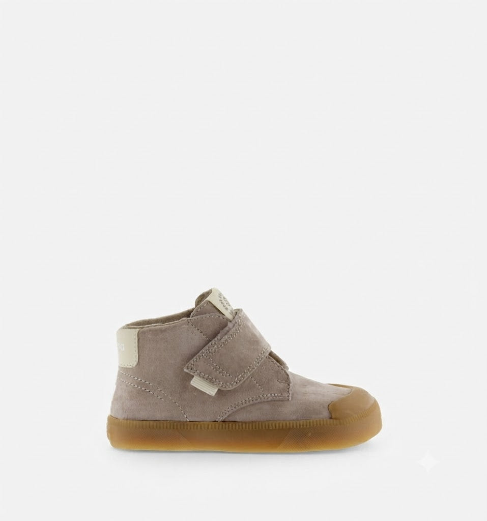 Botines barefoot para niño con suela caramelo
