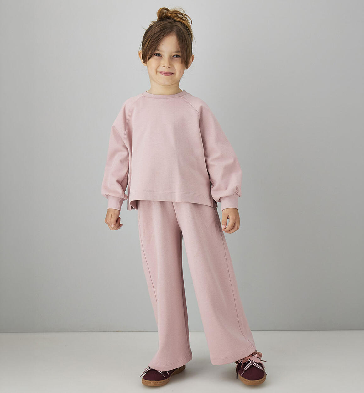 Conjunto sudadera y pantalón ancho