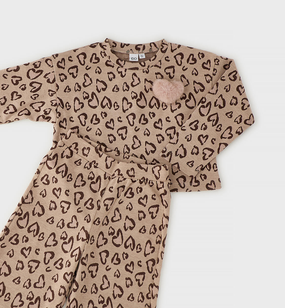 Conjunto punto estampado corazones