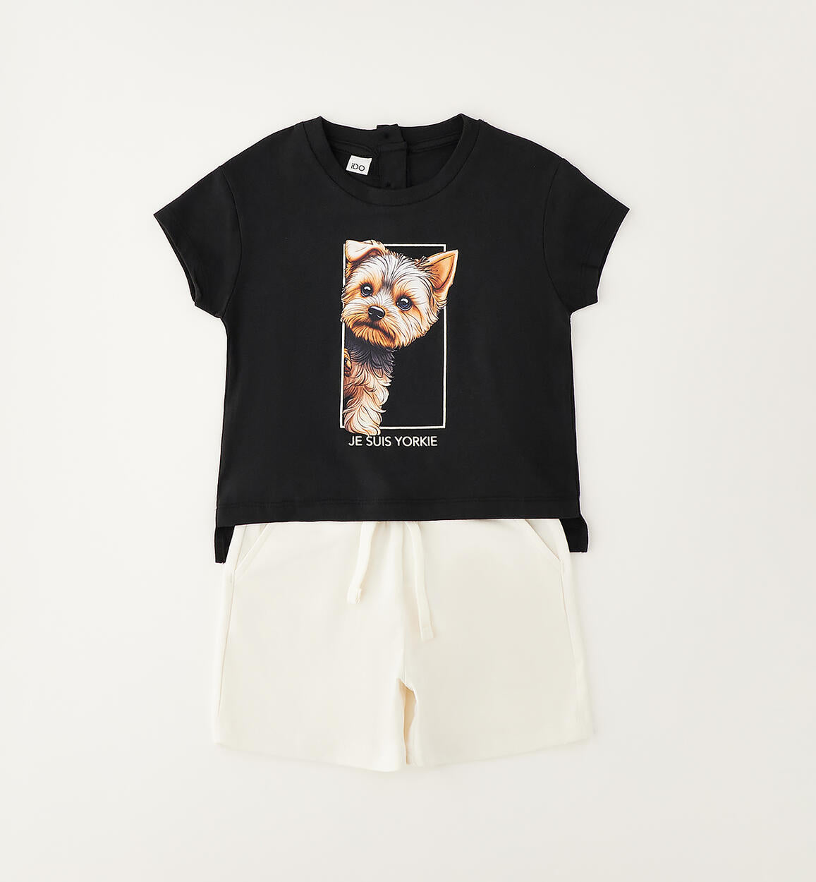 Conjunto de bermuda y camiseta para niña