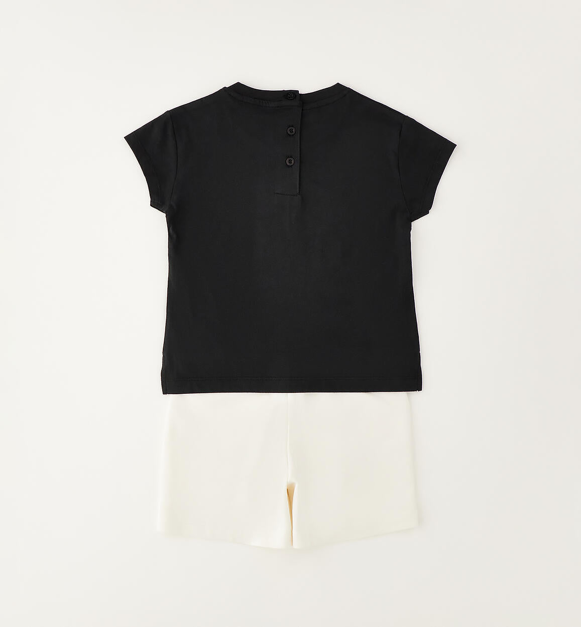 Conjunto de bermuda y camiseta para niña