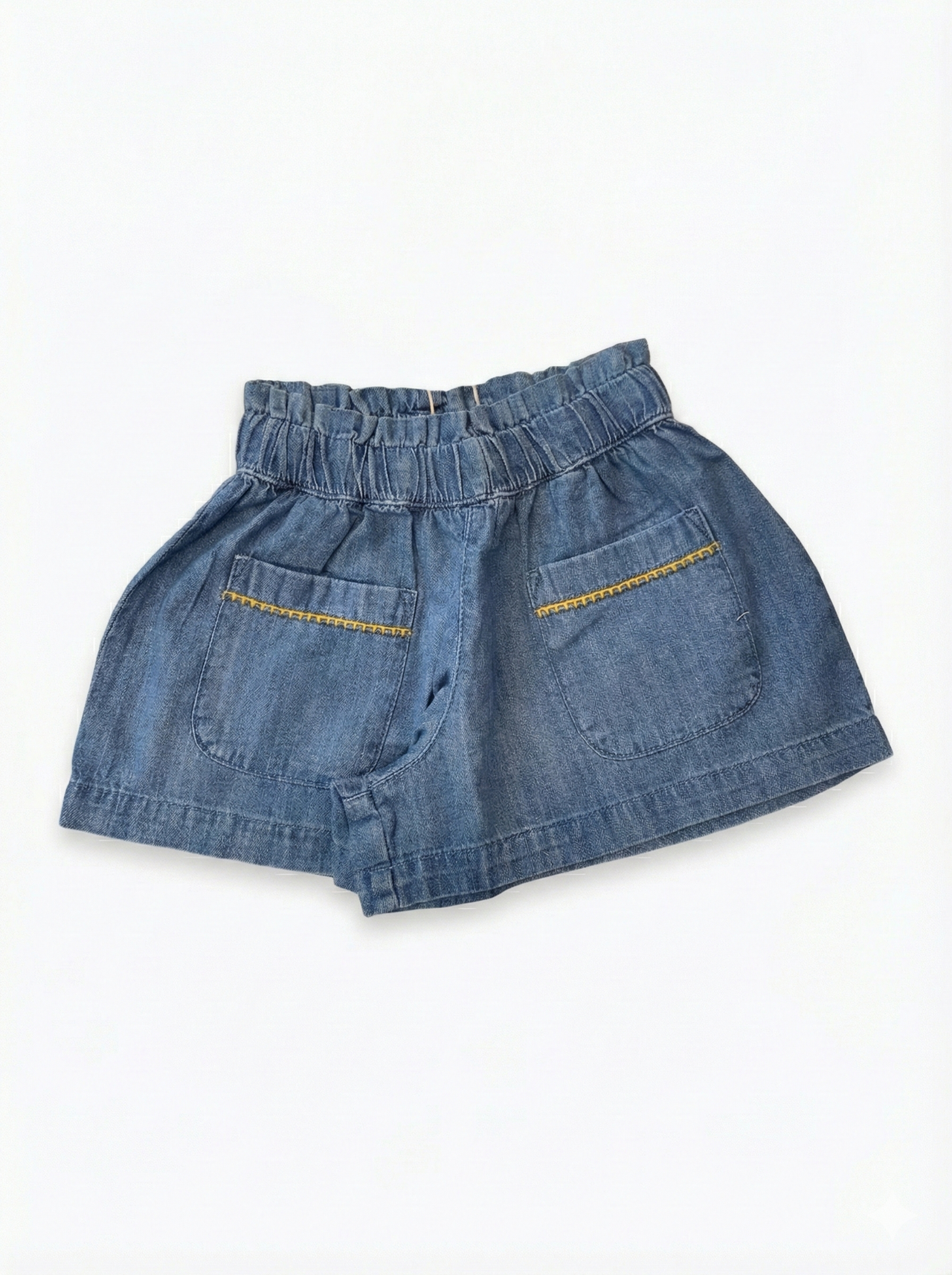 Pantalón Corto Con Detalle Amarillo Niña